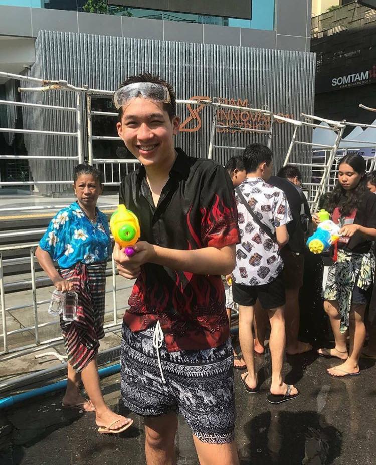 กรุบกริบเล่นน้ำ ๑