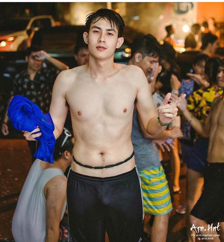 กรุบกริบเล่นน้ำ ๑