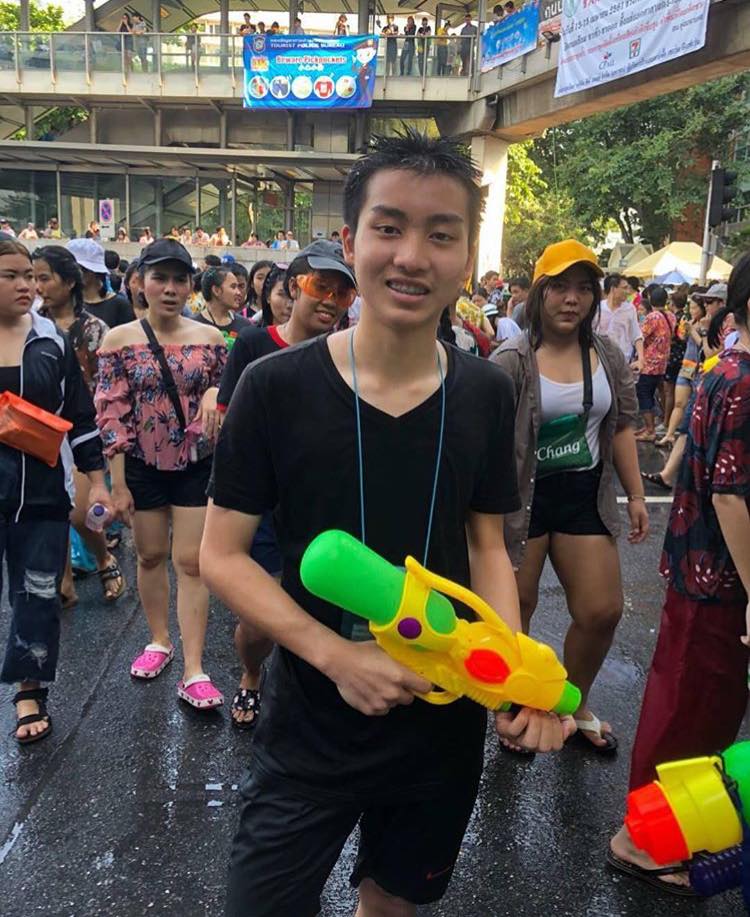 กรุบกริบเล่นน้ำ ๑