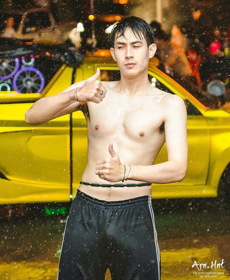 กรุบกริบเล่นน้ำ ๑
