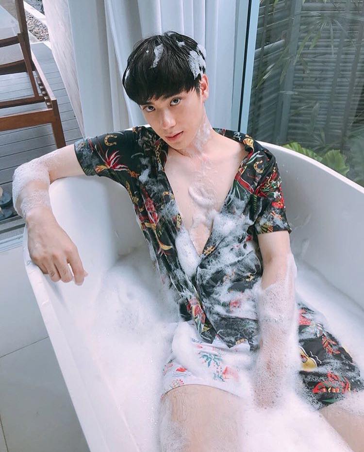กรุบกริบเล่นน้ำ ๑