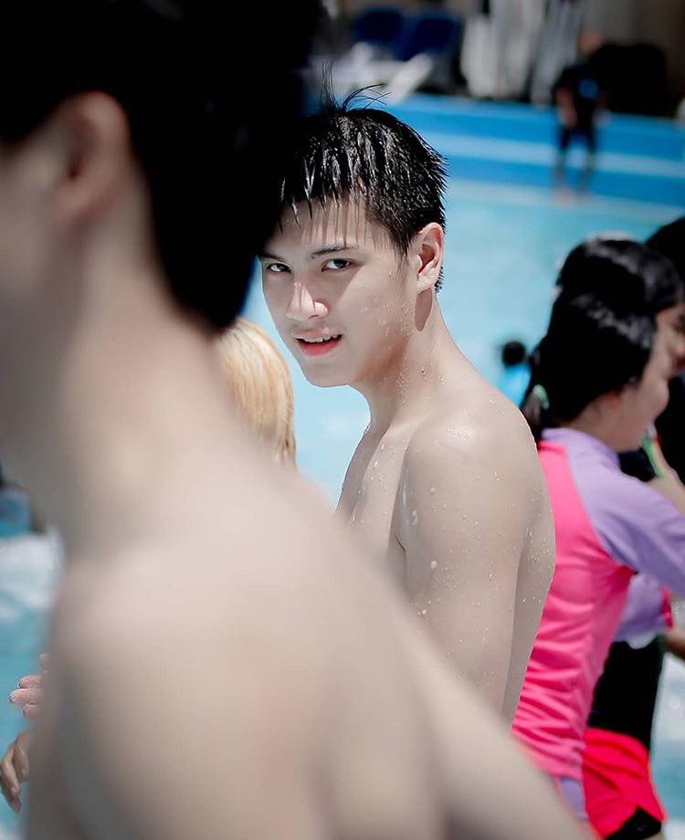 กรุบกริบเล่นน้ำ ๑