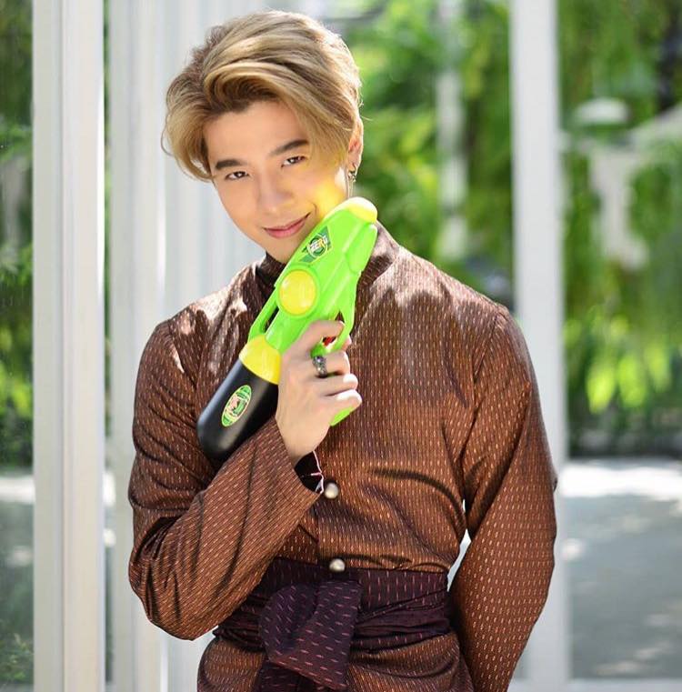 กรุบกริบเล่นน้ำ ๑
