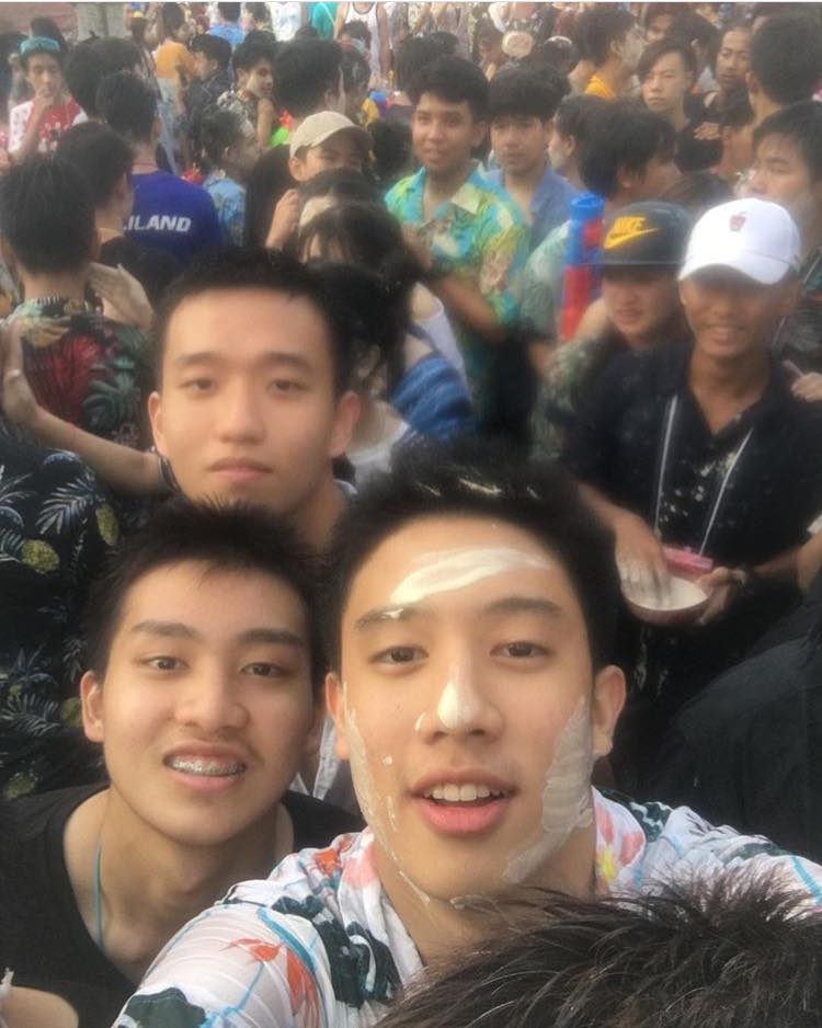 กรุบกริบเล่นน้ำ ๑
