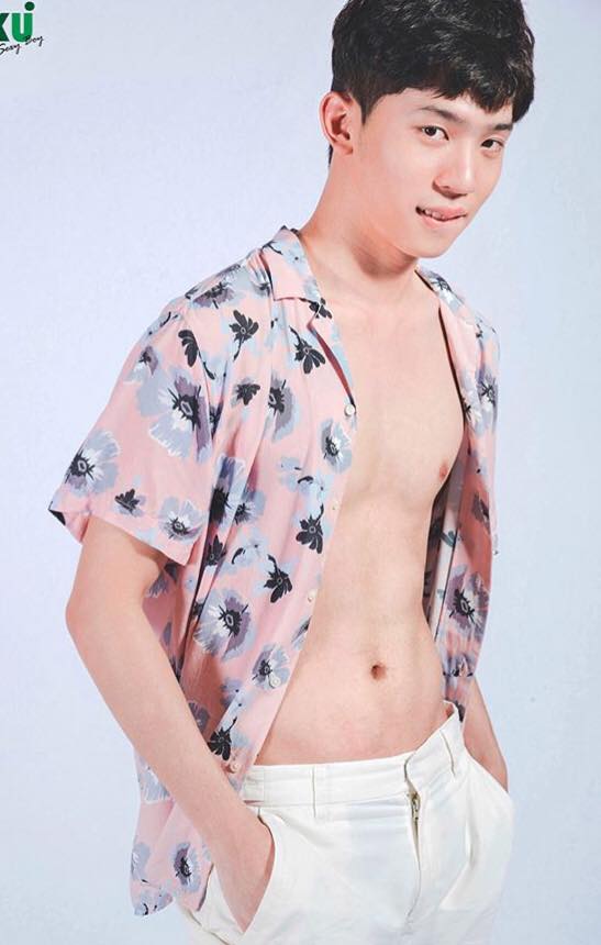 กรุบกริบเล่นน้ำ ๑