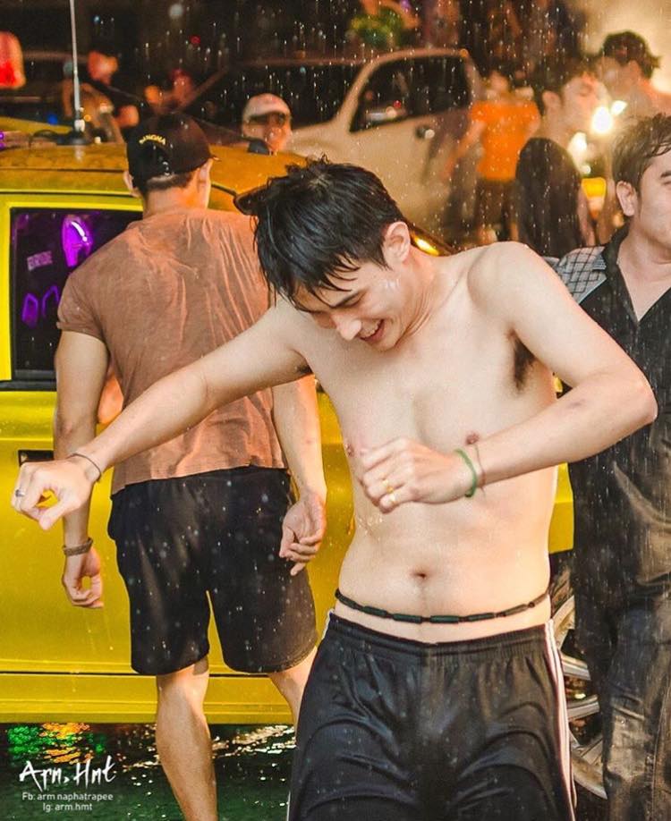 กรุบกริบเล่นน้ำ ๑