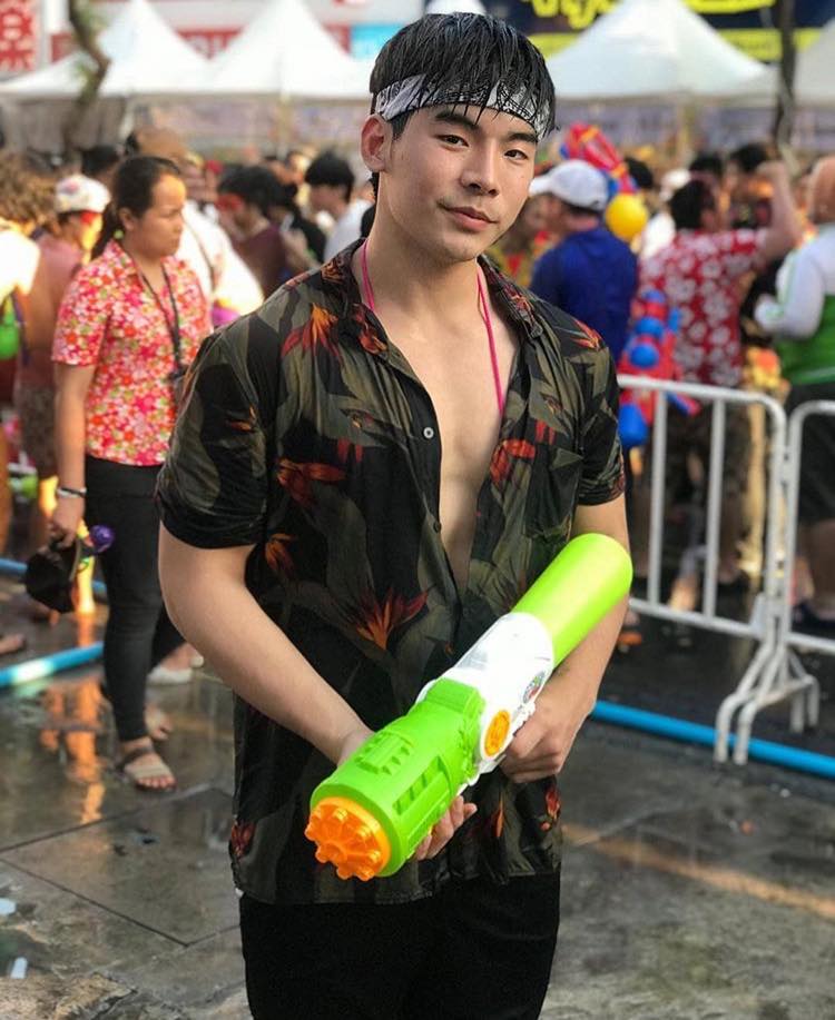 กรุบกริบเล่นน้ำ ๑
