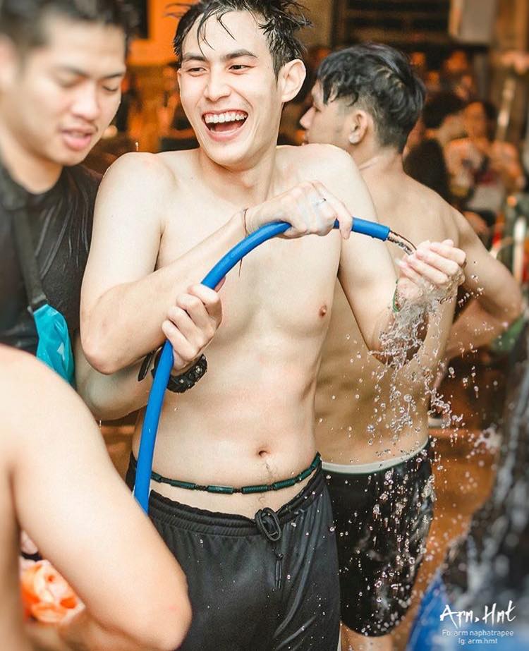 กรุบกริบเล่นน้ำ ๑