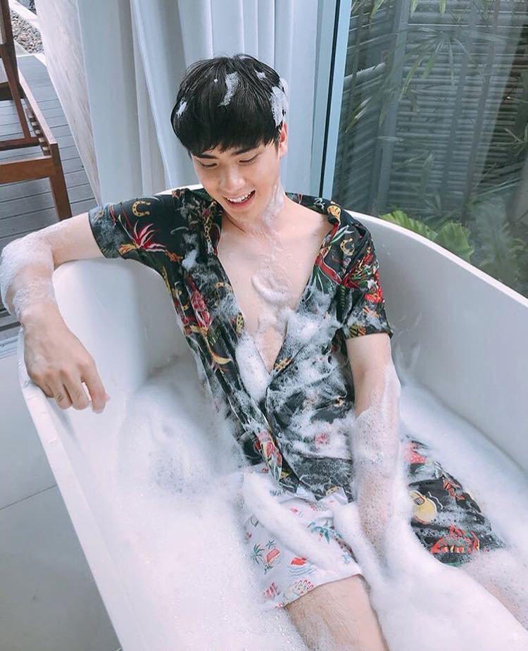 กรุบกริบเล่นน้ำ ๑