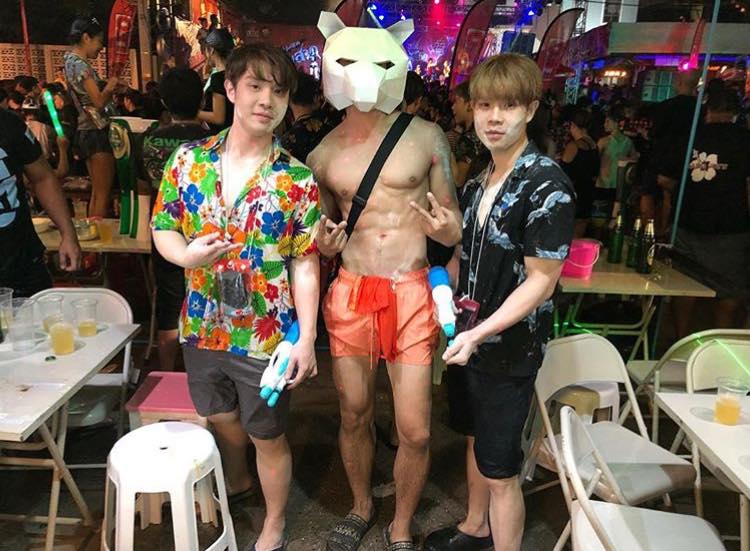 กรุบกริบเล่นน้ำ ๒
