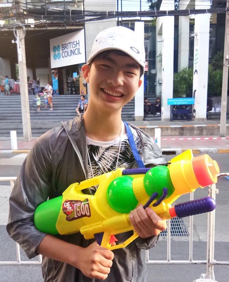 กรุบกริบเล่นน้ำ ๒