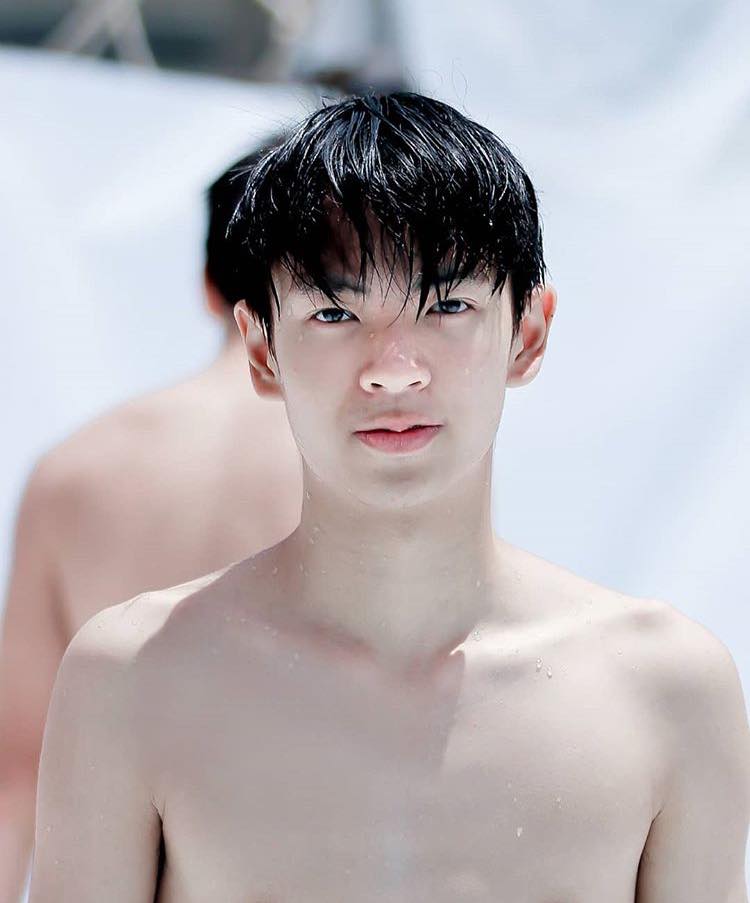 กรุบกริบเล่นน้ำ ๒