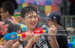 กรุบกริบเล่นน้ำ ๒