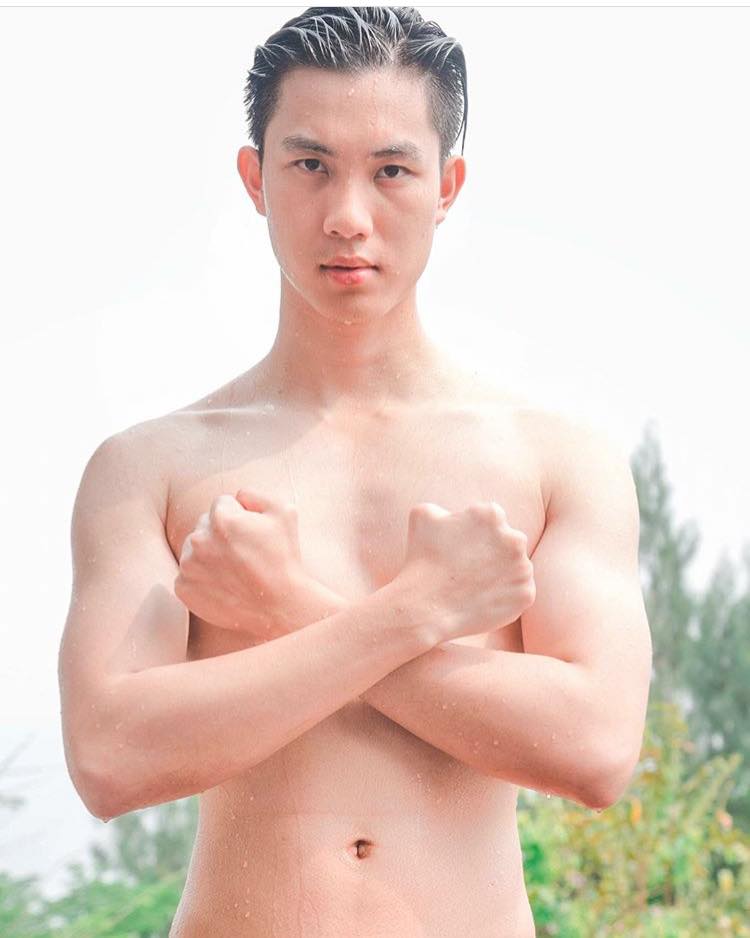 กรุบกริบเล่นน้ำ ๒