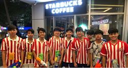กรุบกริบเล่นน้ำ ๒