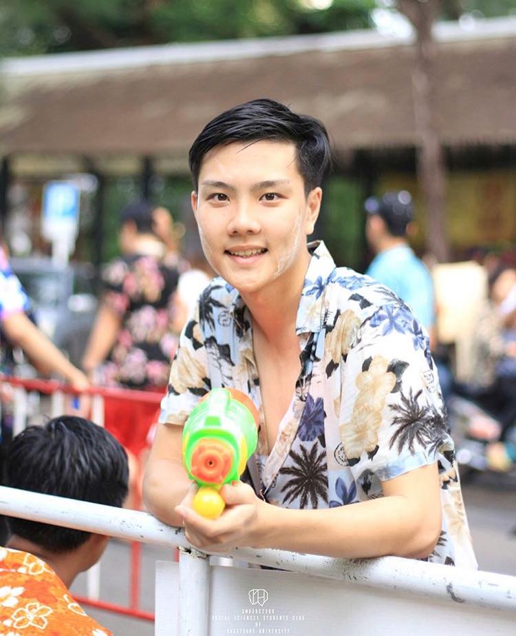กรุบกริบเล่นน้ำ ๒