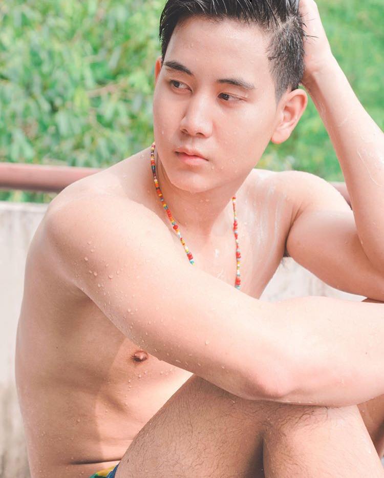 กรุบกริบเล่นน้ำ ๒