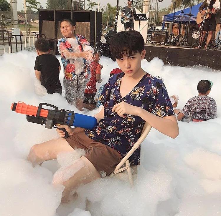 กรุบกริบเล่นน้ำ ๒