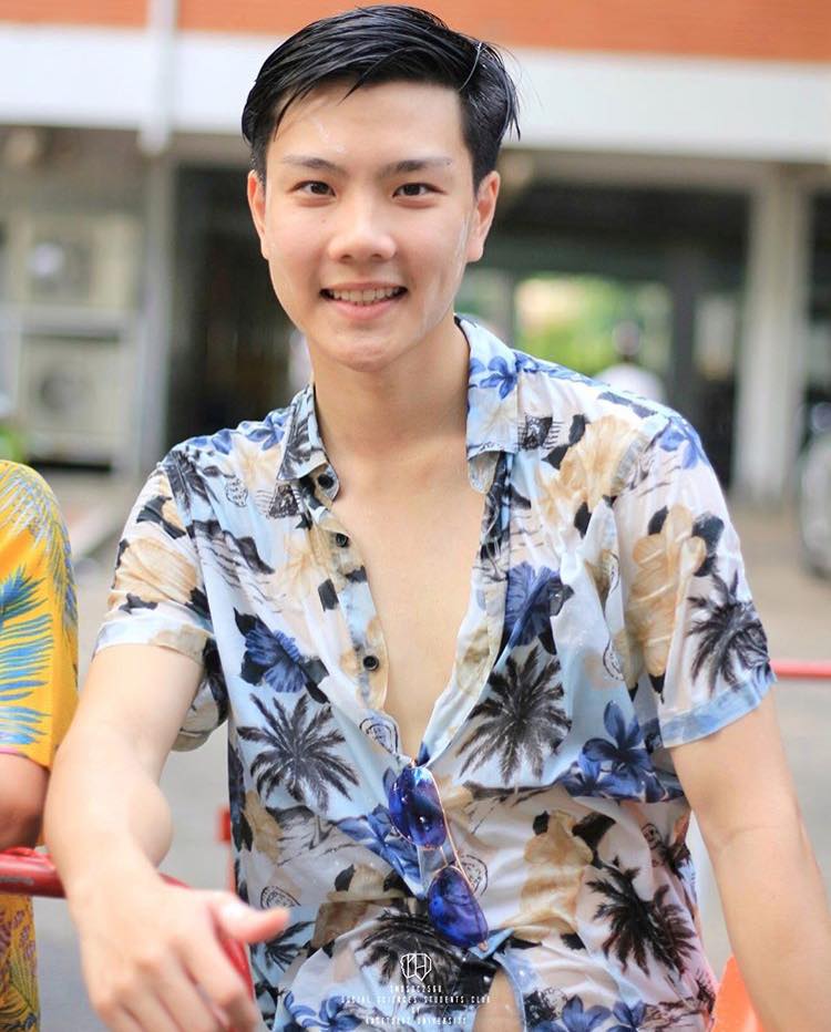 กรุบกริบเล่นน้ำ ๒