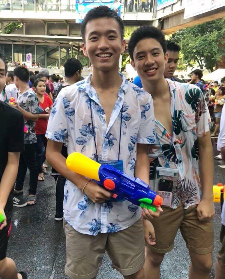 กรุบกริบเล่นน้ำ ๒