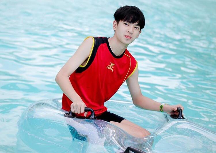 กรุบกริบเล่นน้ำ ๒