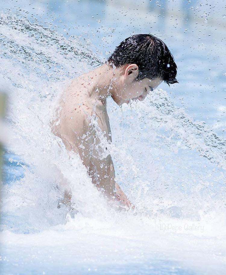 กรุบกริบเล่นน้ำ ๒