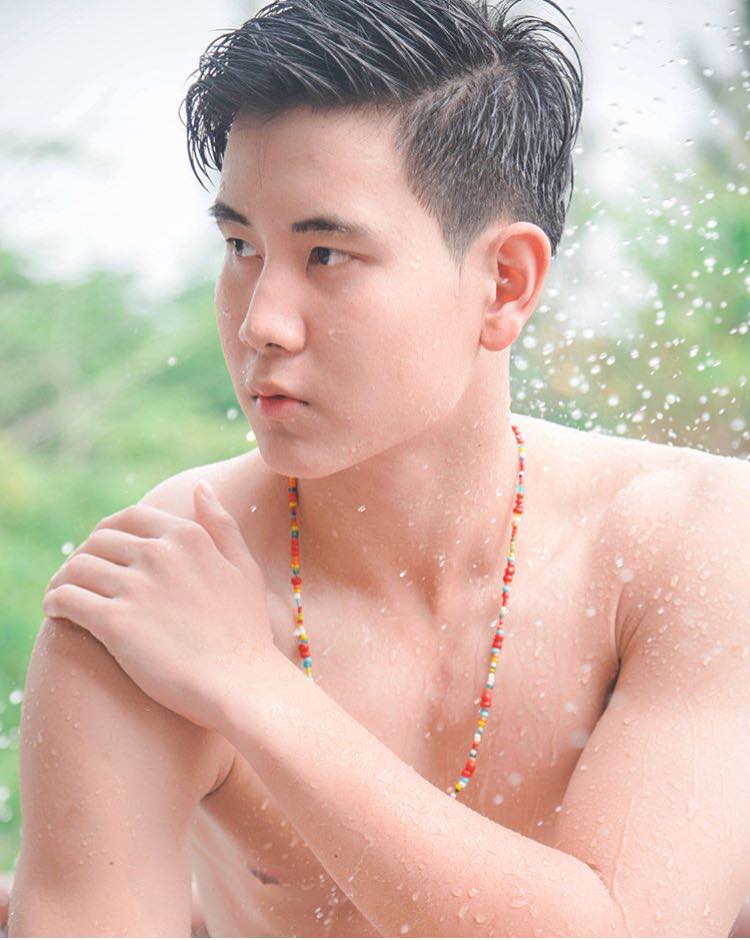 กรุบกริบเล่นน้ำ ๒