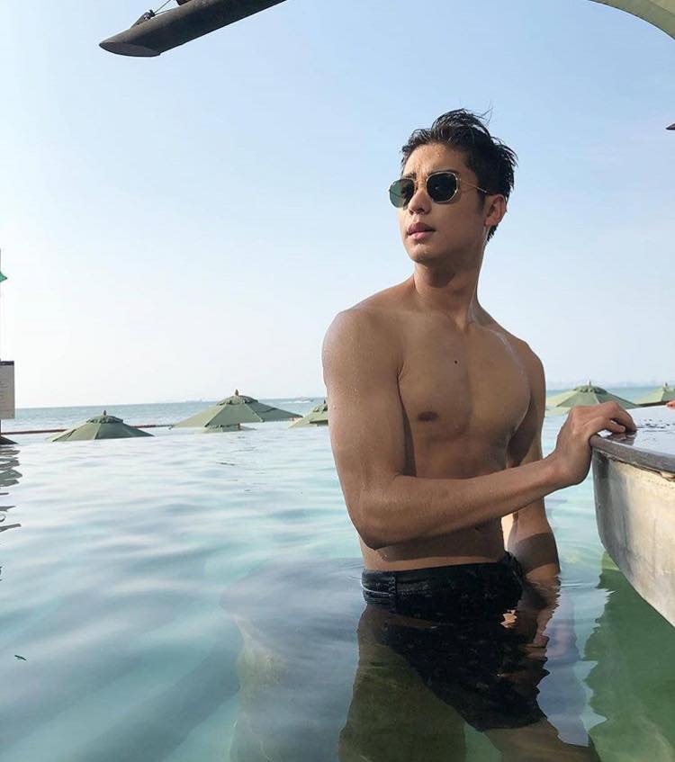 กรุบกริบเล่นน้ำ ๒