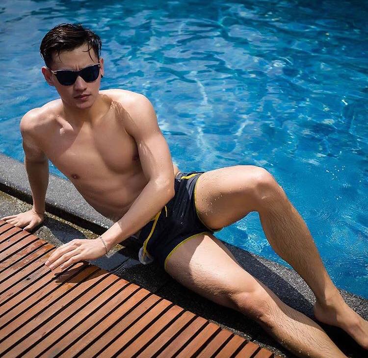 หนุ่มหล่อขึ้นปก 32