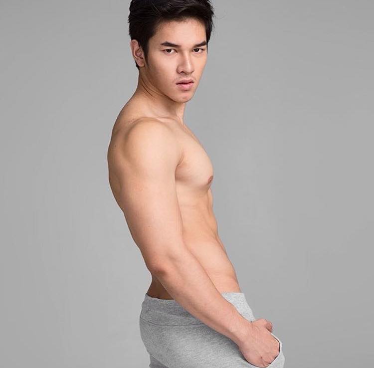 หนุ่มหล่อขึ้นปก 34