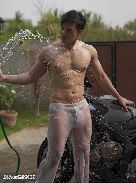 หนุ่มหล่อขึ้นปก 34