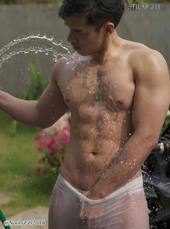 หนุ่มหล่อขึ้นปก 34