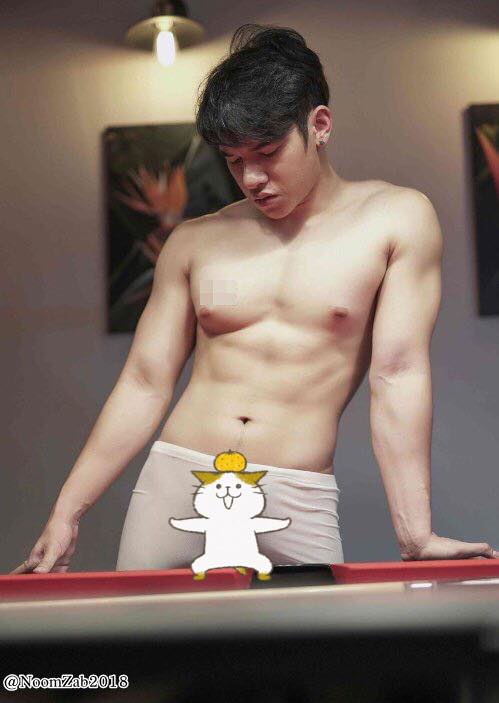 หนุ่มหล่อขึ้นปก 34