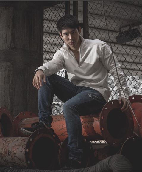 ใจละลาย เอิร์ล ณนธภัคร กับชุดนี้