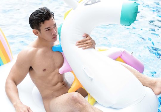 ถอดโชว์เรือนร่าง 2106