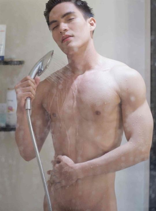ถอดโชว์เรือนร่าง 2108