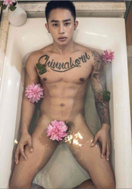 ถอดโชว์เรือนร่าง 2108
