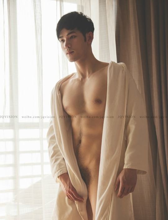 ถอดโชว์เรือนร่าง 2110