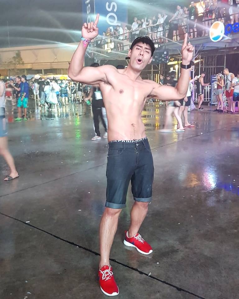 หล่อ ล่ำ อ๊อฟ หนุ่มคนนี้ อิเจ๊เลิฟเลย