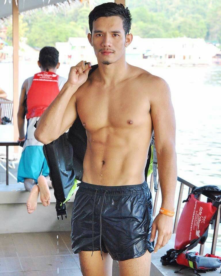 เลือกเลีย