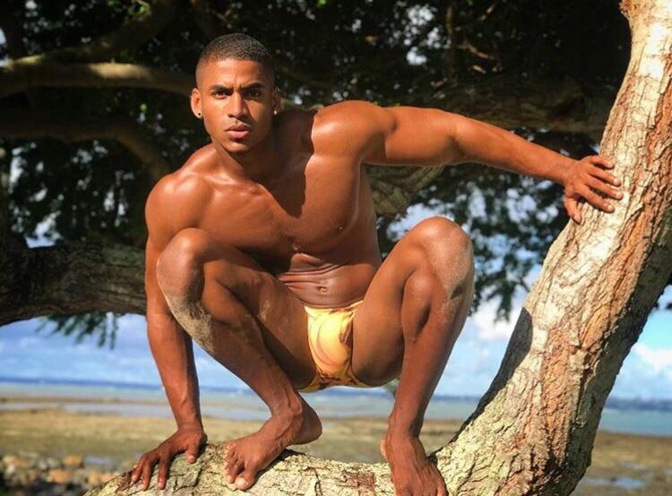 hot male 511 (18+)