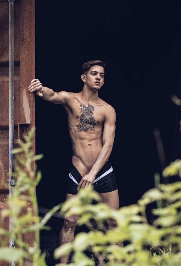 hot male 511 (18+)