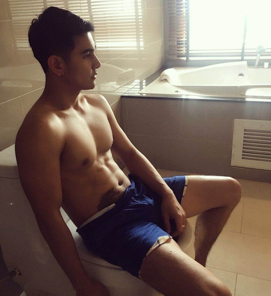 ต้าร์ นริชชา นักร้องหนุ่มลูกทุ่ง หุ่นดีมาก