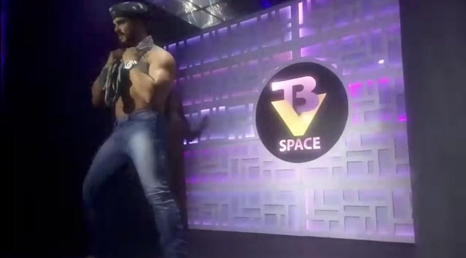 STRIP SHOW