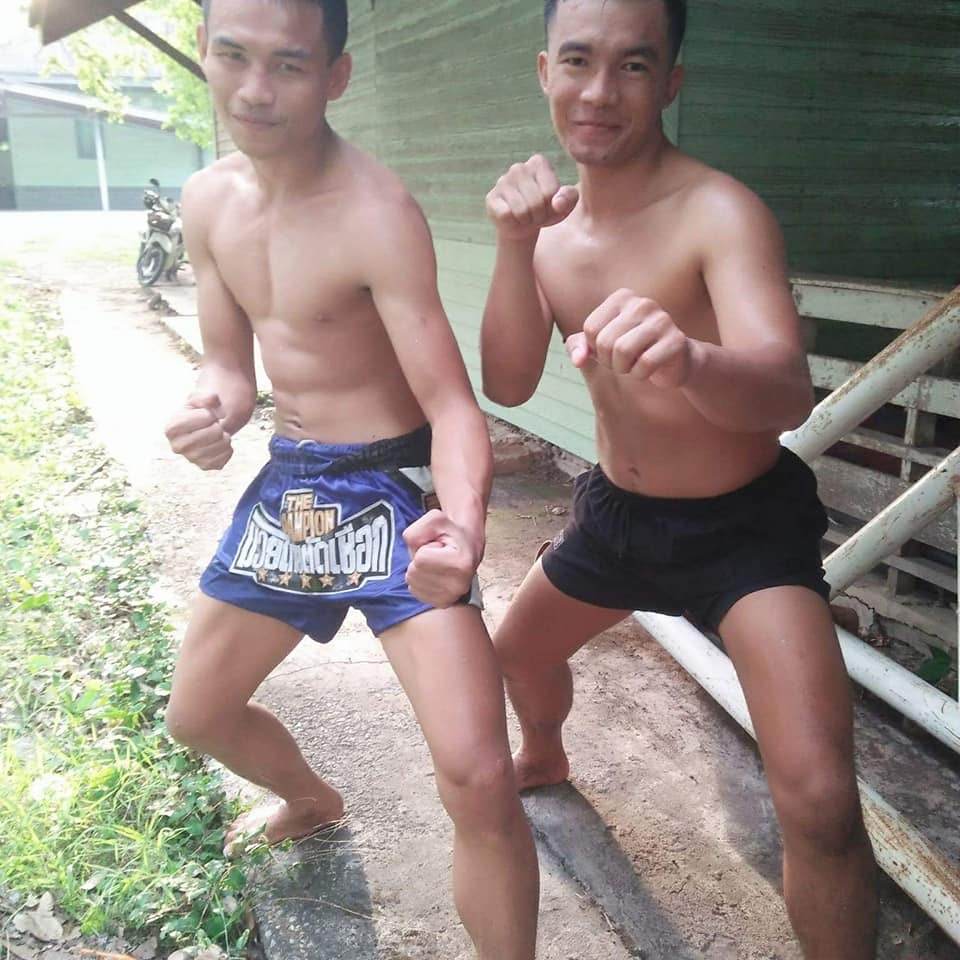 ชอบ..นักมวย