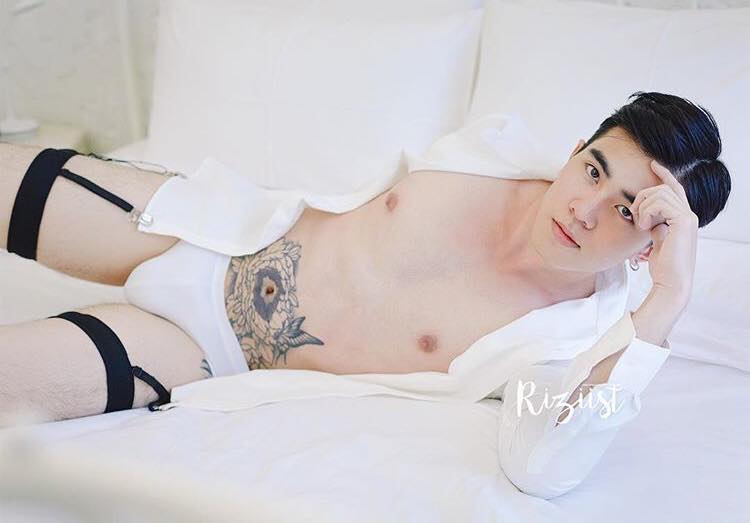หนุ่มหล่อขึ้นปก 35