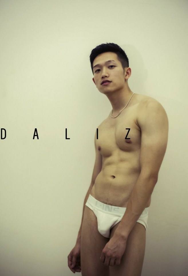 hot male 516 (18+)