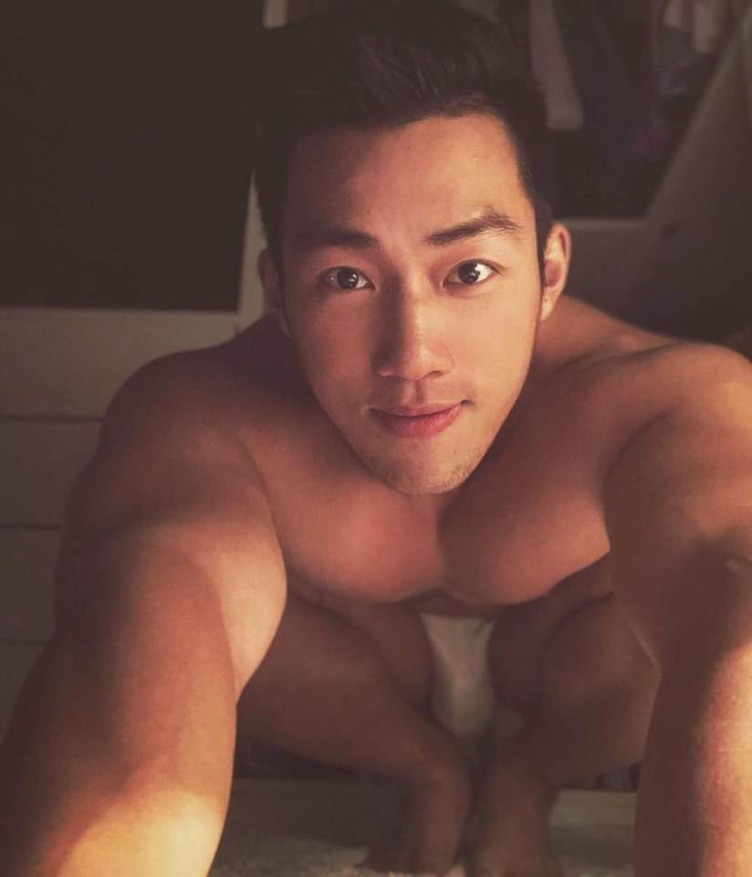 hot male 516 (18+)