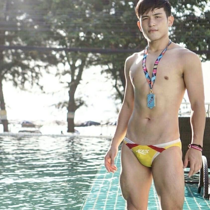 hot male 516 (18+)