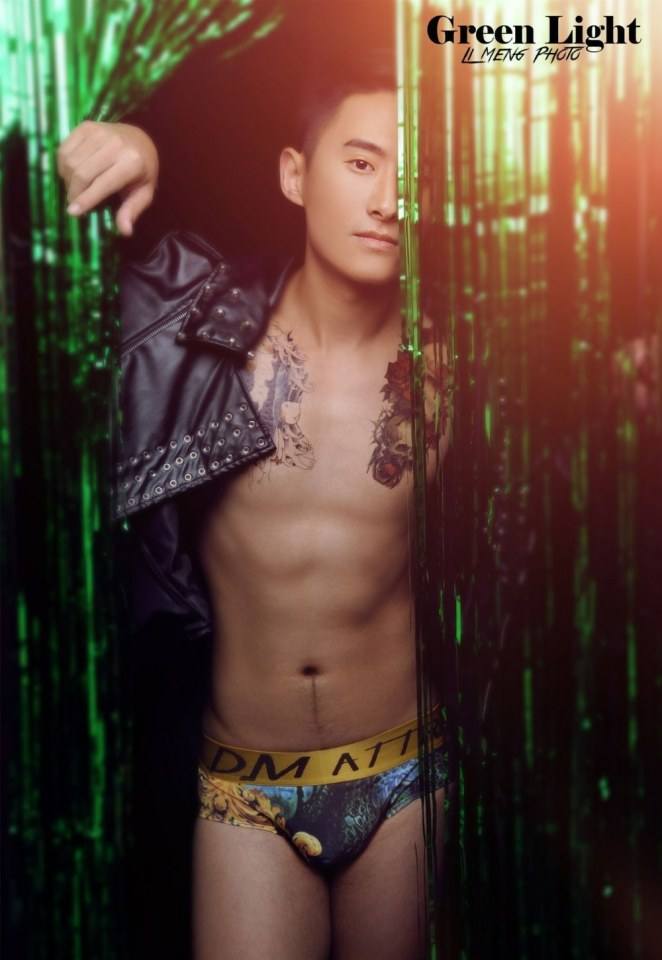 hot male 518 (18+)